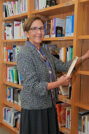 Volunteer Librarian Barbara Lesher in the Patient and Family Resource Library