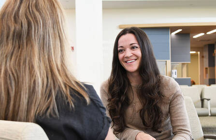 picture of Dr. Ellis talking to patient